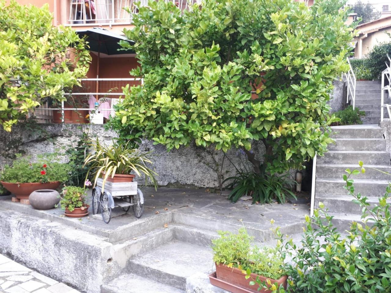 Ai Tre Limoni Bed & Breakfast Varazze Bagian luar foto
