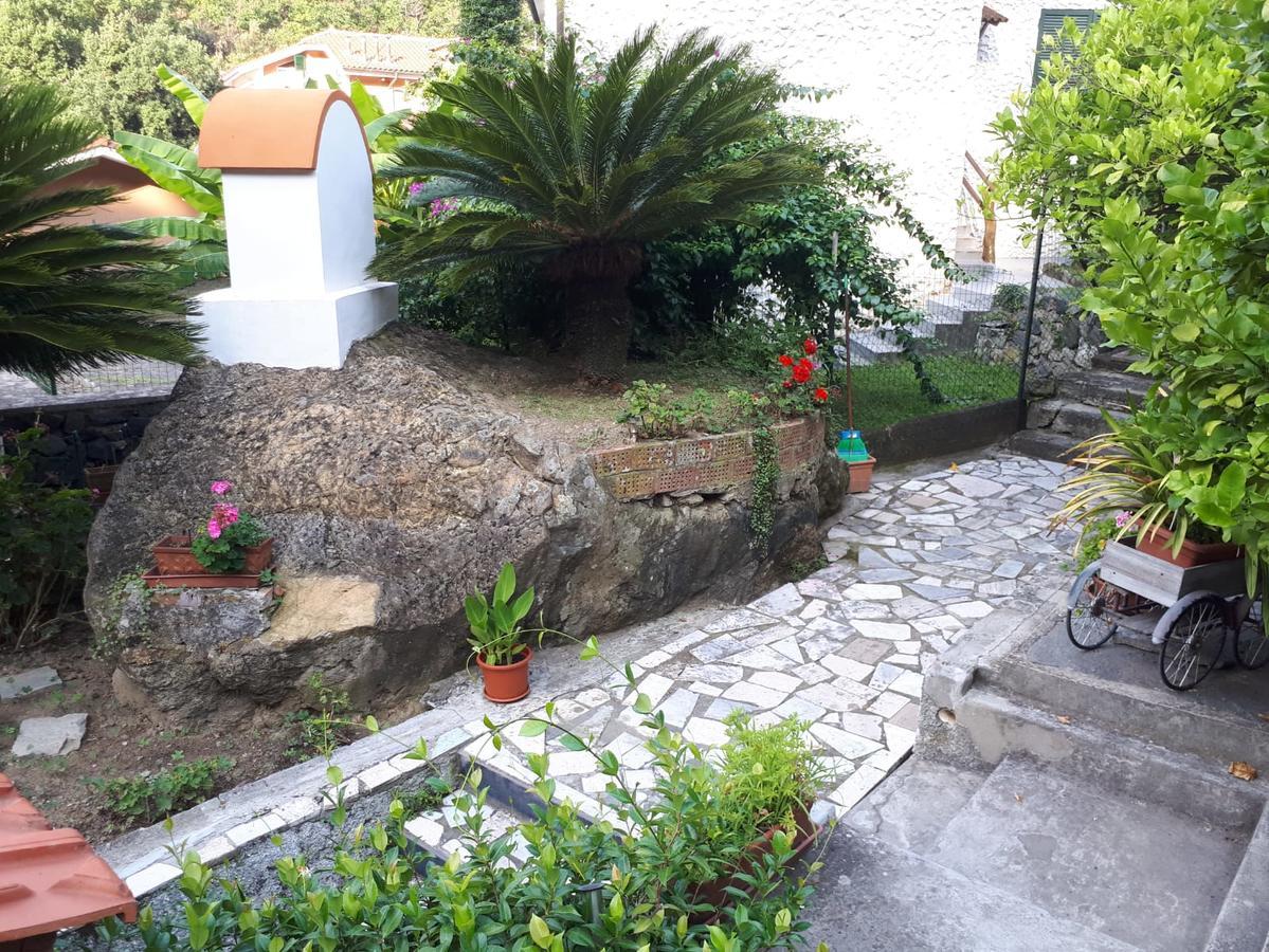 Ai Tre Limoni Bed & Breakfast Varazze Bagian luar foto